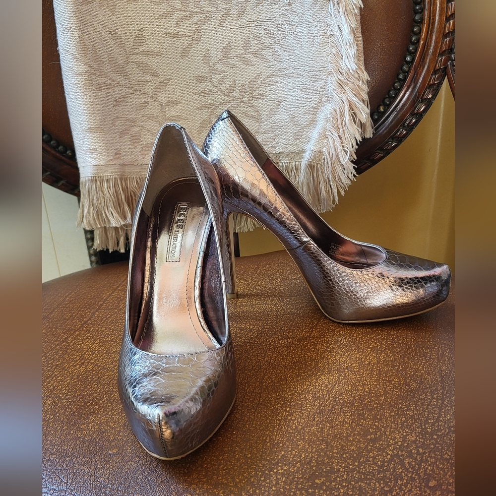 BCBGeneration Parade Bronze Platform Pumps SZ. 8M